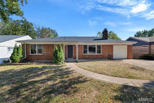 946 Abbeville Dr, Saint Louis, MO, 63130-2701 | Card Image