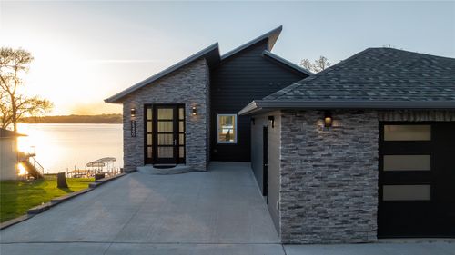 25490 182nd St, Spirit Lake, IA, 51360-7317 | Card Image