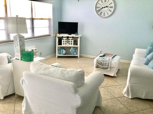 107 Sheffield E, West Palm Beach, FL, 33417-1528 | Card Image