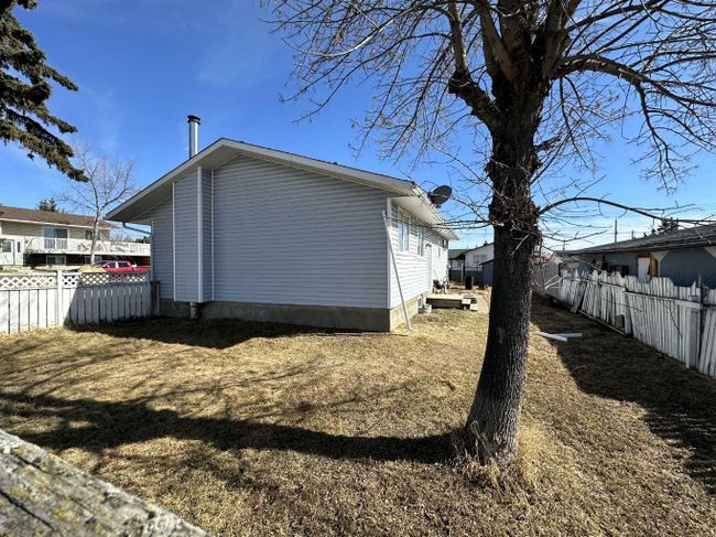 9239 107 Avenue, Home with 4 bedrooms, 2 bathrooms and 4 parking in Grande Prairie AB | Image 4