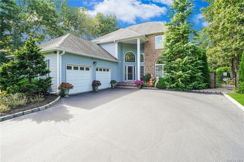 40 Independence Way, Miller Place, NY, 11764 | Card Image