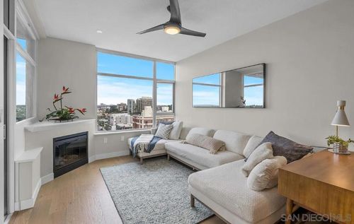 475 Redwood St, San Diego, CA, 92103-5866 | Card Image