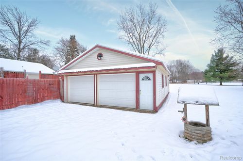 1397 Roat Ct, Burton, MI, 48509-2027 | Card Image