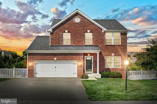 77 Malek Dr, HANOVER, PA, 17331-8335 | Card Image