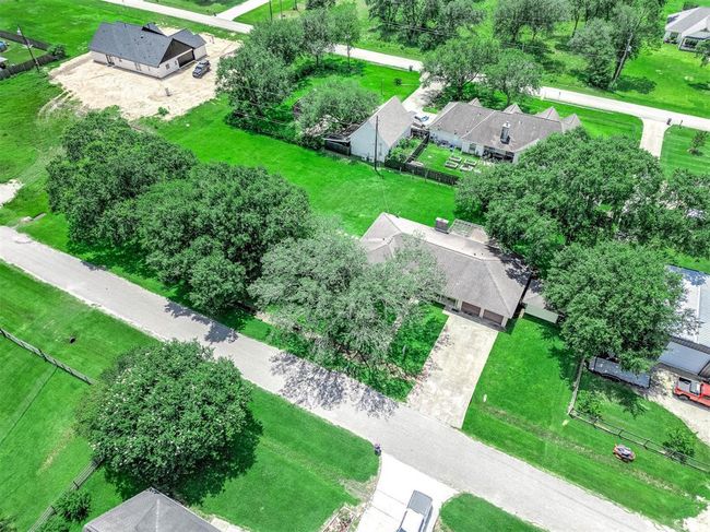 49 Robin Dr, House other with 3 bedrooms, 2 bathrooms and 2 parking in Alvin TX | Image 40