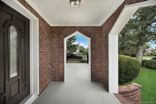 25 Walnut Ave, Farmingdale, NY, 11735-4639 | Card Image