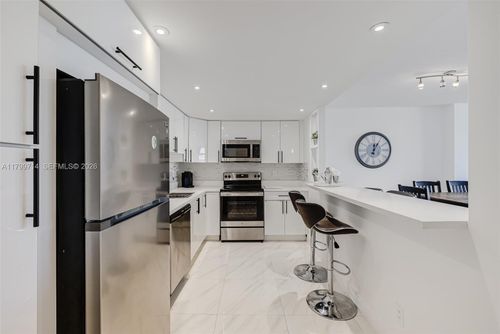 324-19370 Collins Ave, Sunny Isles Beach, FL, 33160-2204 | Card Image