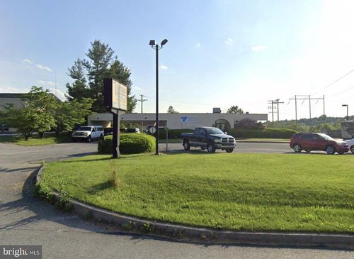 2700 S Queen St, YORK, PA, 17403-9701 | Card Image