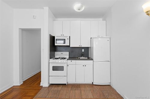 5n-41-41 41st St, Sunnyside, NY, 11104-3251 | Card Image