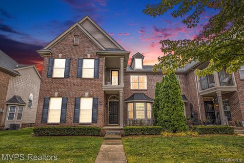 42640 Park Cresent Dr, Sterling Heights, MI, 48313-2900 | Card Image