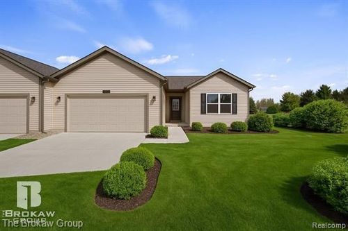 3371 Meadowridge Ct, Davison, MI, 48423-8451 | Card Image