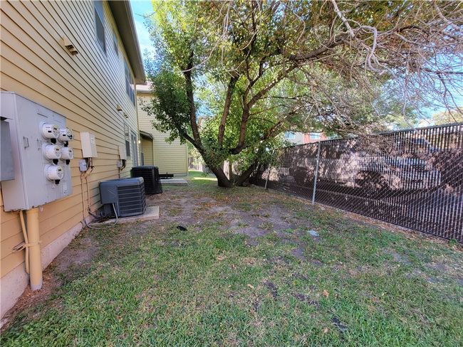 APT-1401 - 1201 Grove Blvd, Condo with 3 bedrooms, 3 bathrooms and 2 parking in Austin TX | Image 22