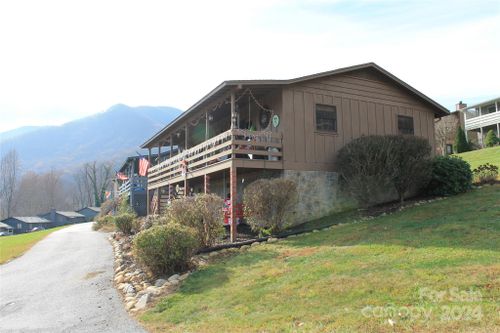 12 Boulder Ln, Maggie Valley, NC, 28751-8698 | Card Image