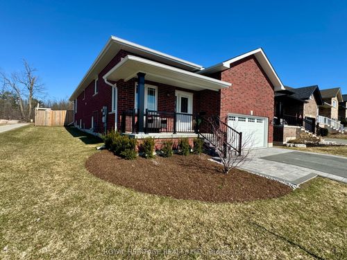 562 Joslin St, Peterborough, ON, K9J0J1 | Card Image