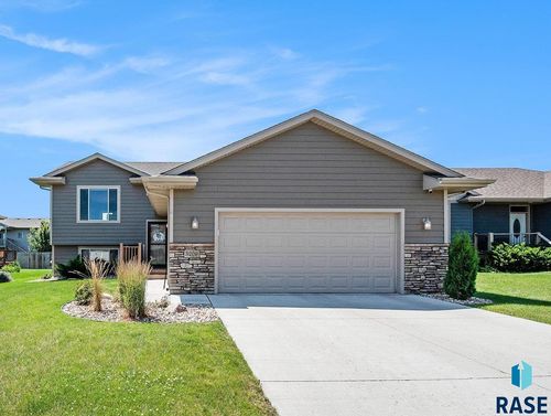 3209 E Brewster St, Sioux Falls, SD, 57108-8315 | Card Image