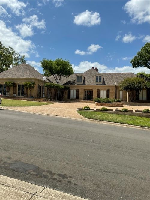 418 Coronado Dr, Kerrville, TX, 78028-3802 | Card Image