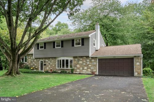 424 Long Ave, Langhorne, PA, 19047-1604 | Card Image