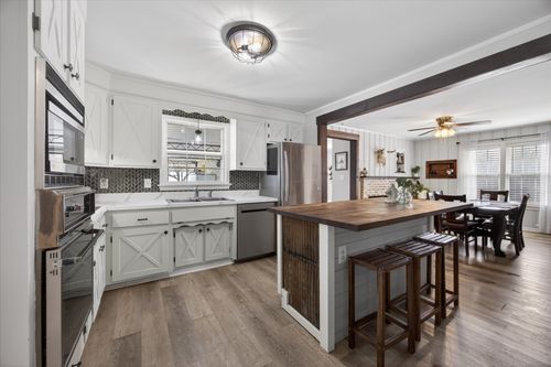 3212 Marthas Chapel Rd, Cunningham, TN, 37052-5117 | Card Image