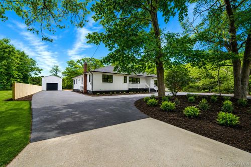 329 Railroad Ave, Center Moriches, NY, 11934-1316 | Card Image