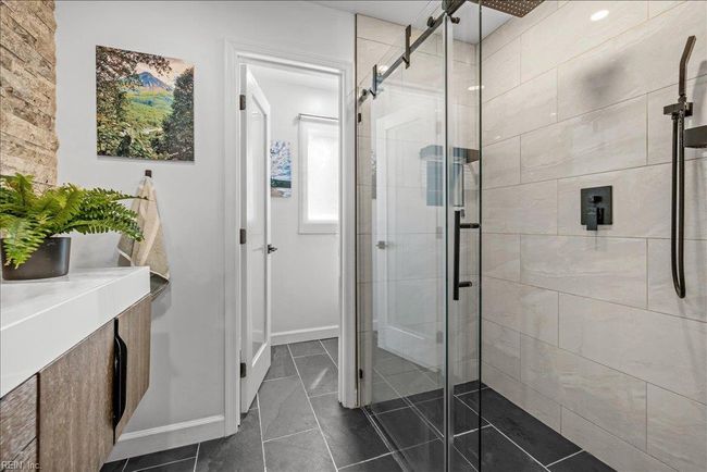 Primary Bathroom | Image 28