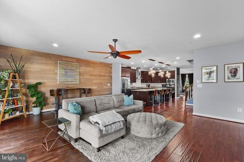 5243 Stream Bank Ln, GREENBELT, MD, 20770-4080 | Card Image