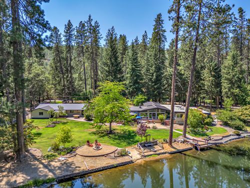 8980 Hardy Way, Gold Hill, OR, 97525-9613 | Card Image