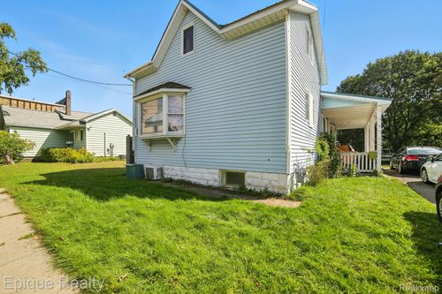 113 Hancock St, Manistee, MI, 49660-1719 | Card Image