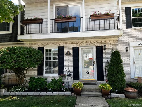 106 Manor Way, Rochester Hills, MI, 48309-2015 | Card Image