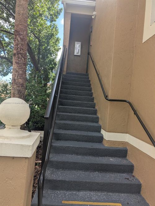 apt-208-8040 N Nob Hill Rd, Tamarac, FL, 33321-7410 | Card Image