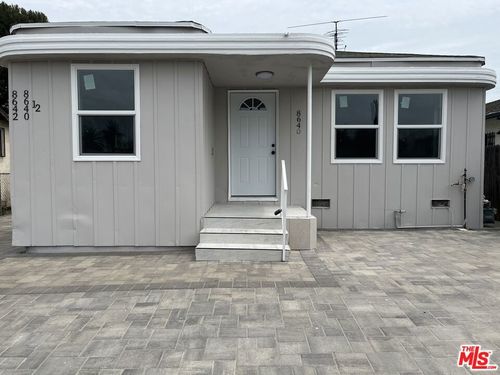 8640 Baring Cross St, LOS ANGELES, CA, 90044-4802 | Card Image