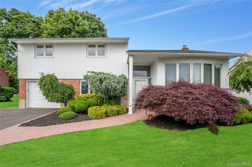 27 Coronet Ln, Plainview, NY, 11803-1940 | Card Image