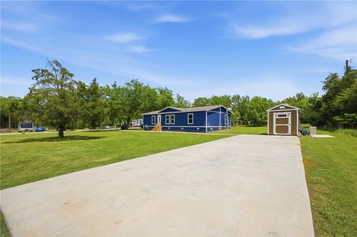 704 Riley St, Rockdale, TX, 76567-3348 | Card Image