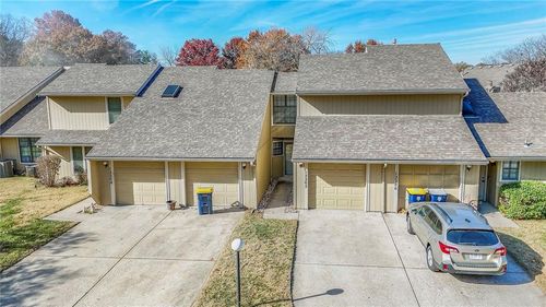 12202 Charlotte St, Kansas City, MO, 64146-1107 | Card Image