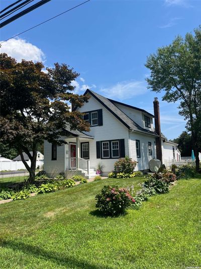 559 Gillette Avenue, House other with 3 bedrooms, 2 bathrooms and null parking in Bayport NY | Image 1