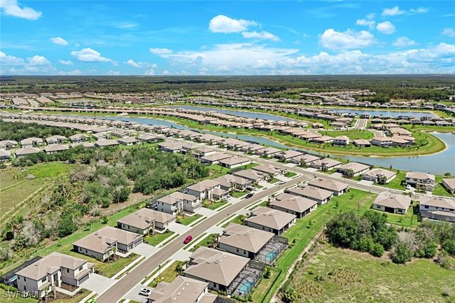 11030 Pebble Springs Run, House other with 3 bedrooms, 3 bathrooms and null parking in Fort Myers FL | Image 43