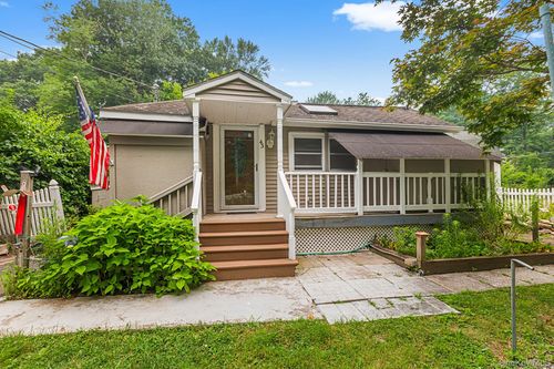 43 W Croton Dr, Carmel, NY, 10512-6403 | Card Image
