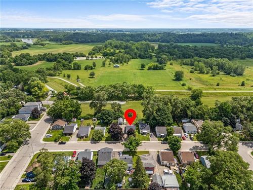 56 6th Ave, Brantford, ON, N3S1A7 | Card Image