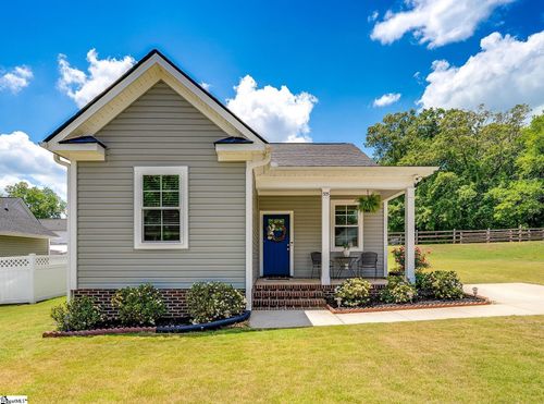 505 W D Ave, Easley, SC, 29640-1931 | Card Image