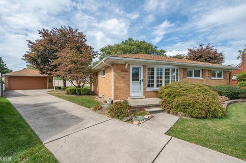 21210 Jay Ct, Saint Clair Shores, MI, 48081-1521 | Card Image
