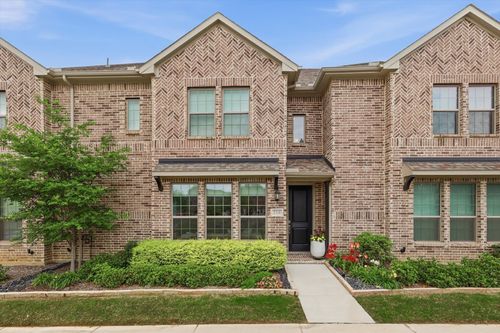 215 Suma Dr, Euless, TX, 76040-4695 | Card Image