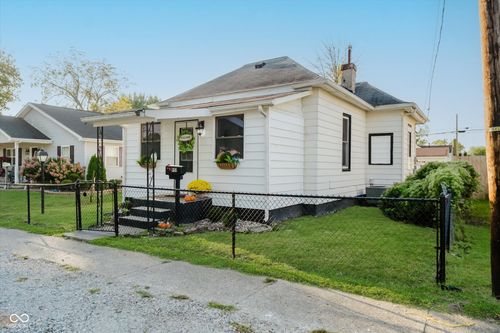 951 W Paris St, Frankfort, IN, 46041-1318 | Card Image