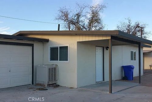 13249 Osage Rd, Apple Valley, CA, 92308-5713 | Card Image