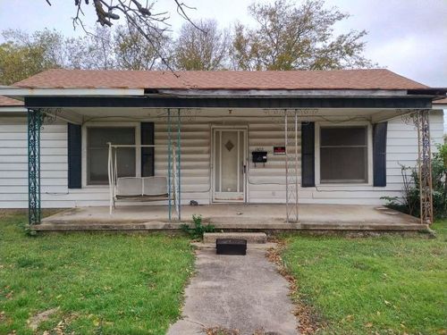 1302 S 23rd St, Temple, TX, 76504-7211 | Card Image