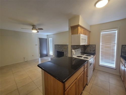 apt-2-104 W 35th St, Austin, TX, 78705-1565 | Card Image