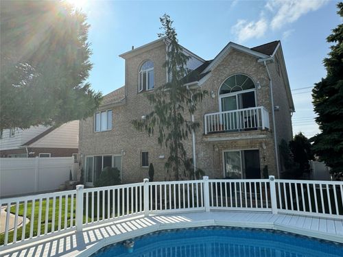 157 11th Ave, Whitestone, NY, 11357-1918 | Card Image
