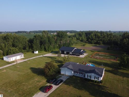 4041 W Berry Rd, Sterling, MI, 48659-9434 | Card Image