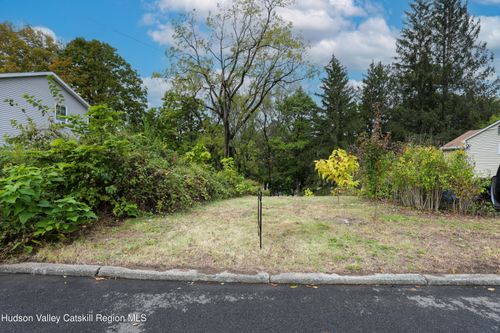 99 Gross St, Kingston, NY, 12401-5516 | Card Image