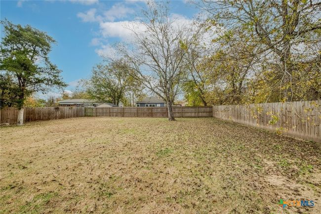 1408 Armstrong St, House other with 3 bedrooms, 2 bathrooms and null parking in Luling TX | Image 21