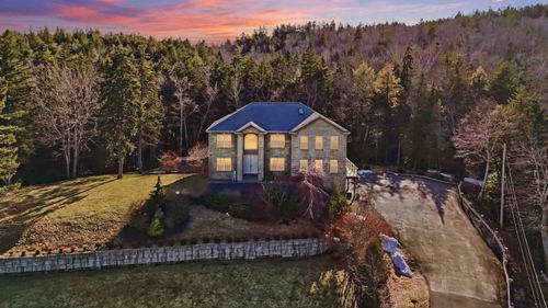 61 Colins Rd, Bedford, NS, B4B1S8 | Card Image