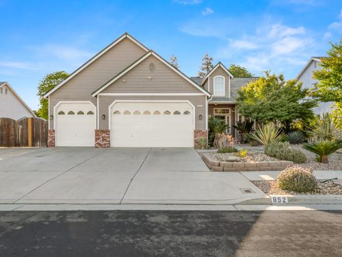 852 N Cherry Lane, Clovis, CA, 93611 | Card Image